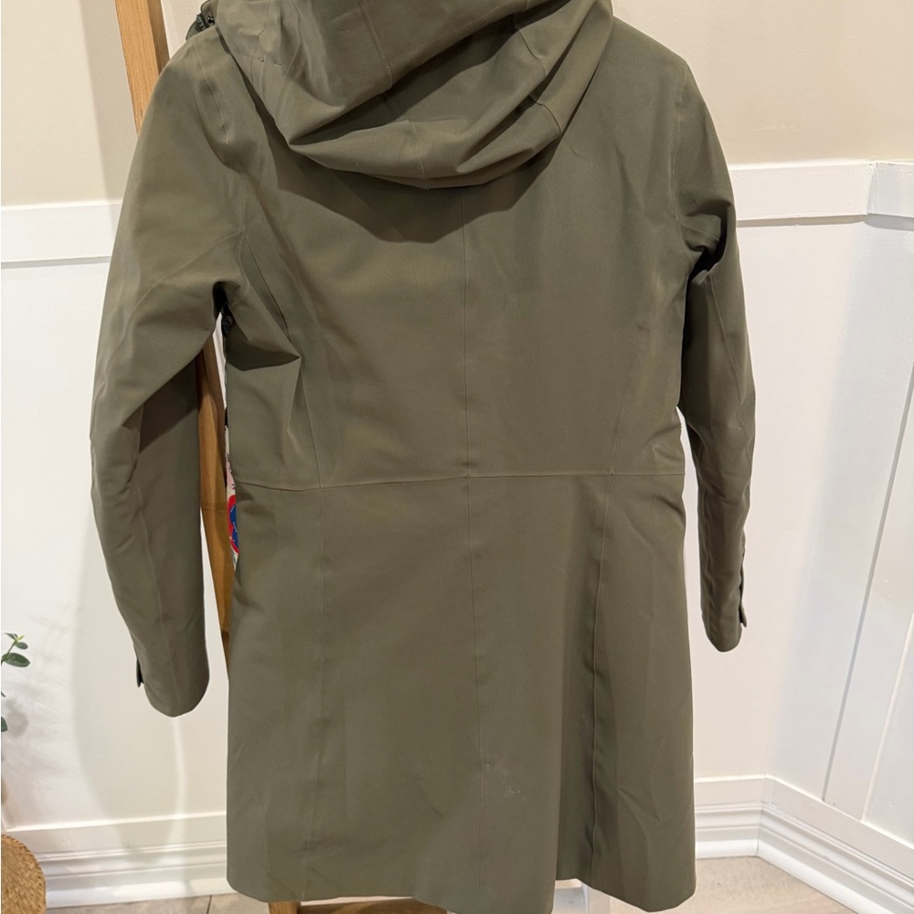Patagonia Women's Olive Green 3 in 1 Parka - Picture 5 of 5